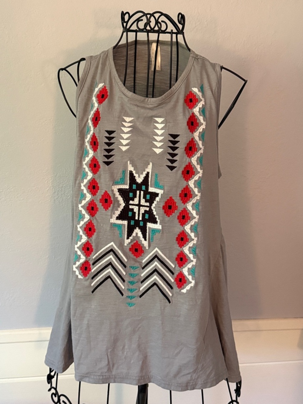 Roper Sleeveless Gray Tribal Embroidered Women’s Tank Top